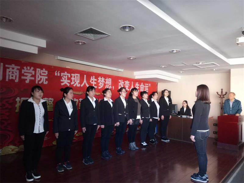 商學(xué)院第二期8.jpg 商學(xué)院第二期8.jpg