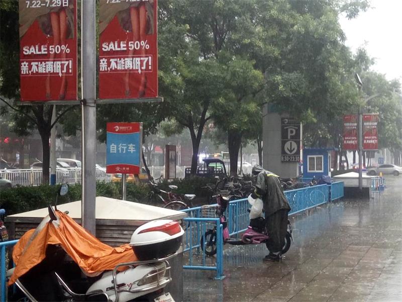 暴雨天涼涼，家家利暖人心3.jpg